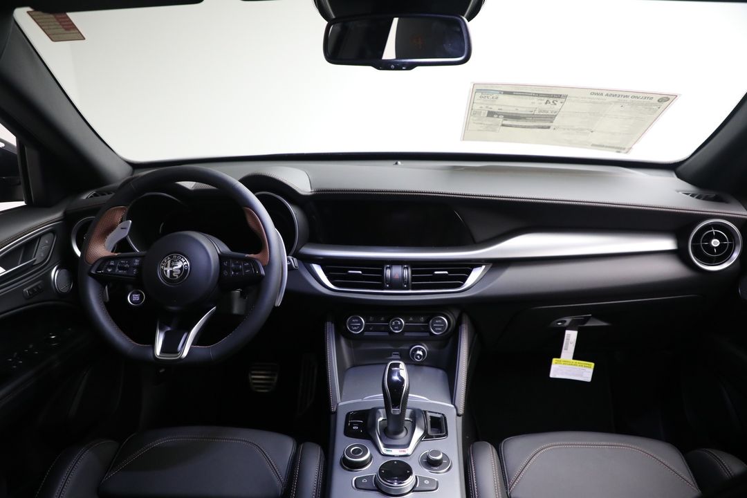 2025 Alfa Romeo Stelvio