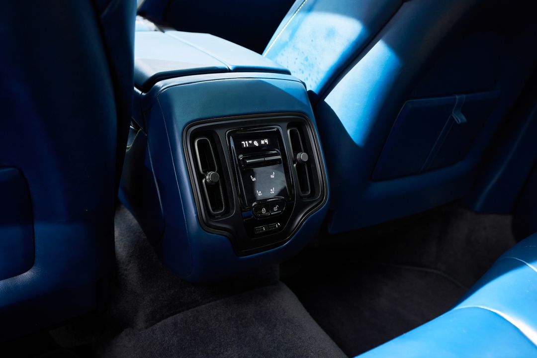 2023 Aston Martin DBX