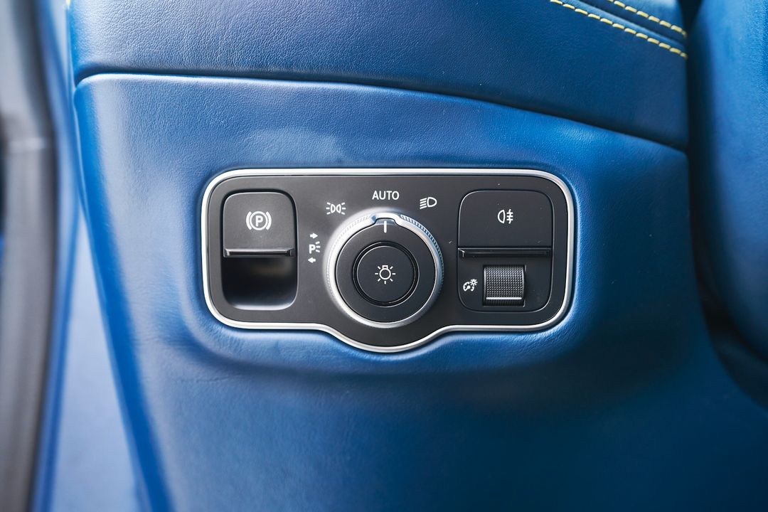 2023 Aston Martin DBX