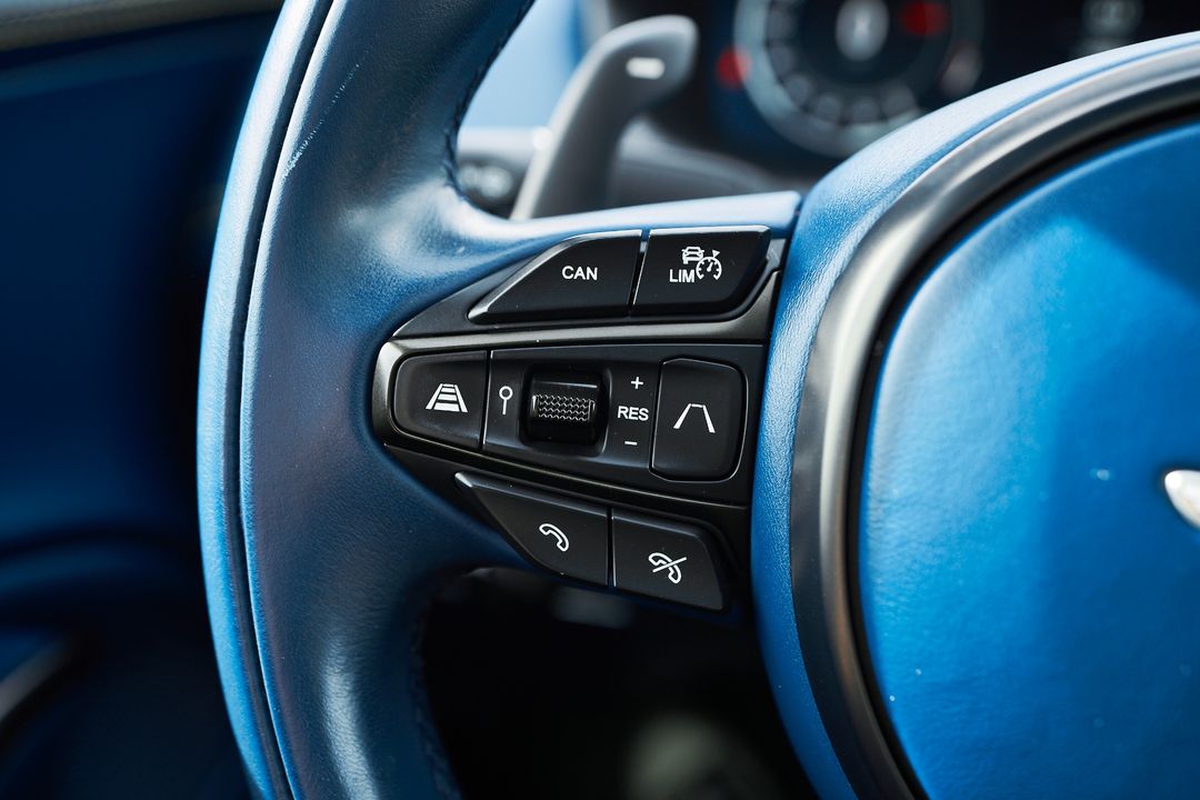 2023 Aston Martin DBX