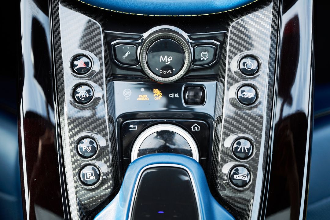 2023 Aston Martin DBX