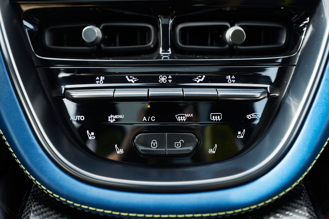 2023 Aston Martin DBX