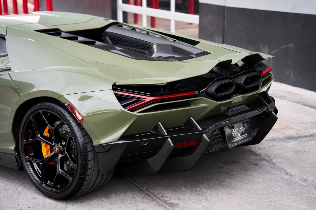 2024 Lamborghini Revuelto