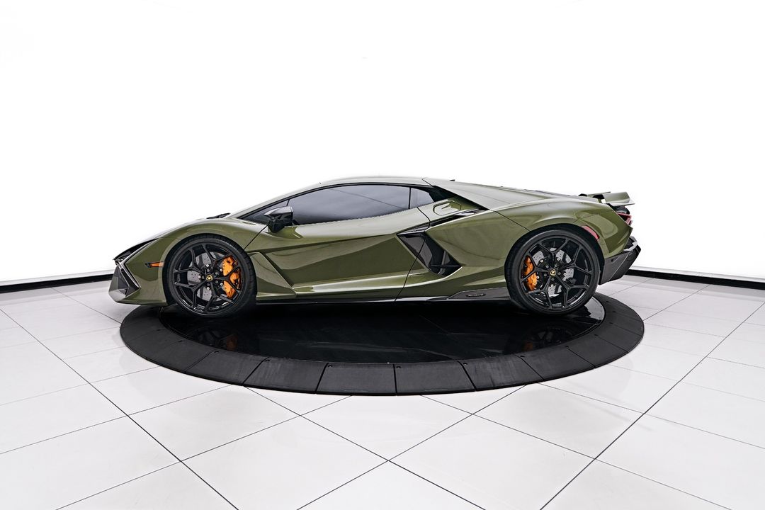 2024 Lamborghini Revuelto