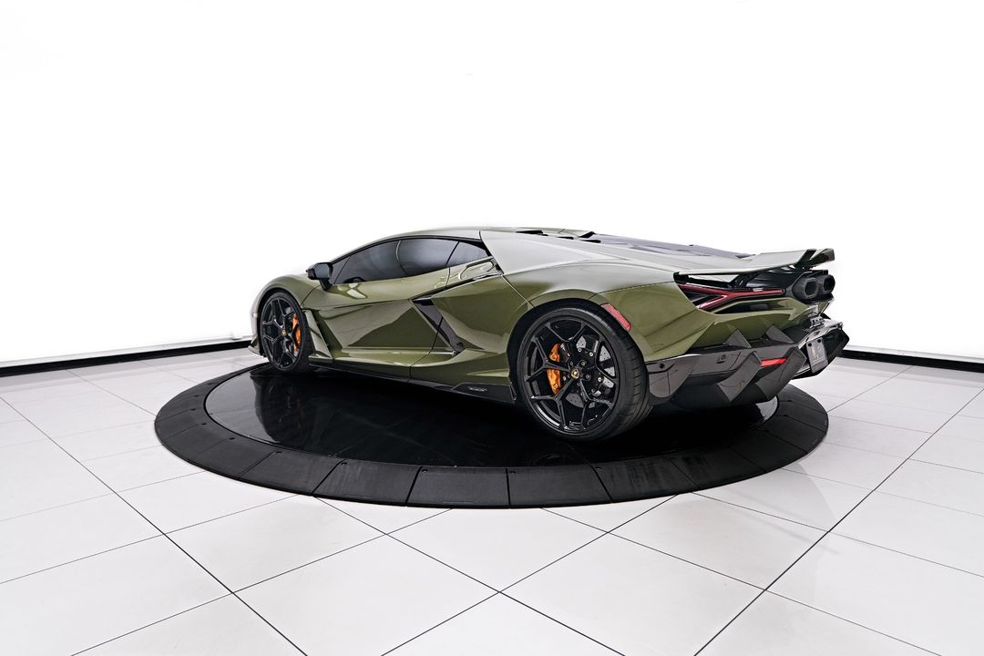 2024 Lamborghini Revuelto