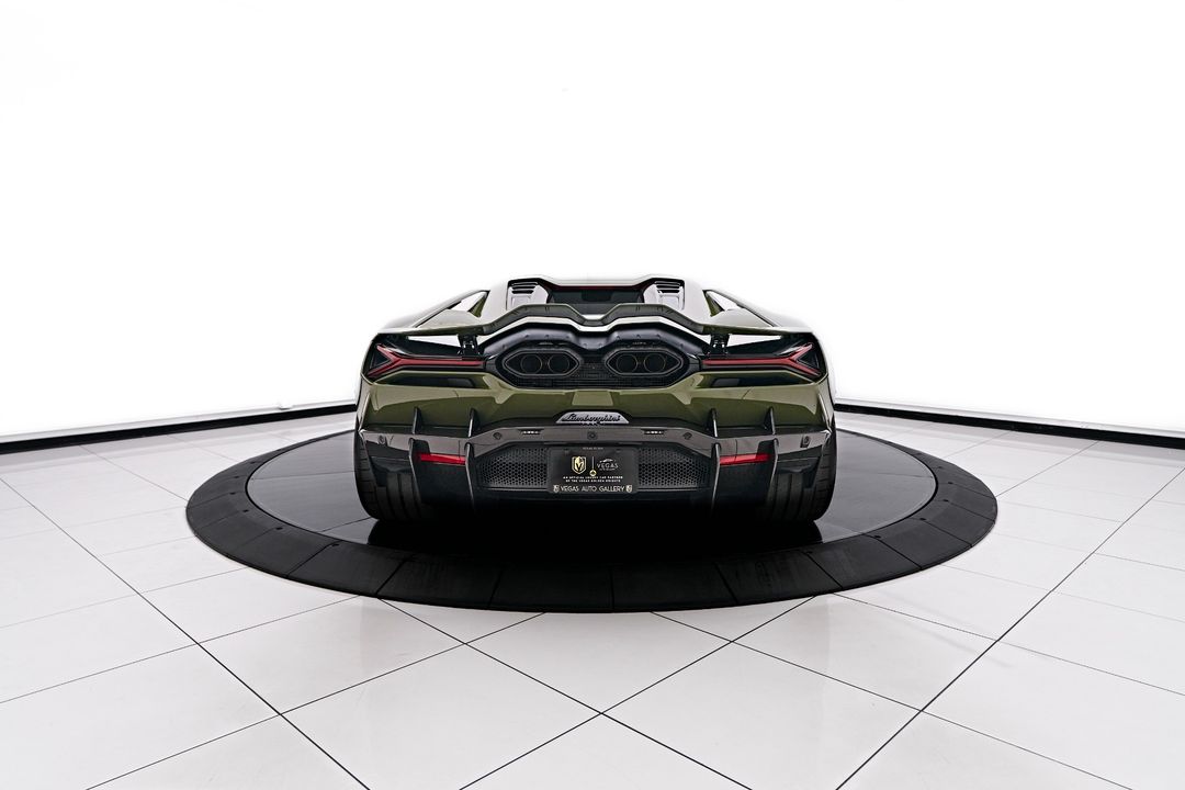 2024 Lamborghini Revuelto