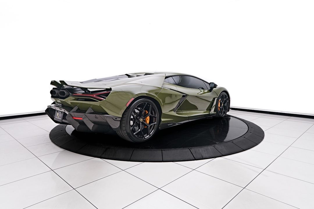 2024 Lamborghini Revuelto