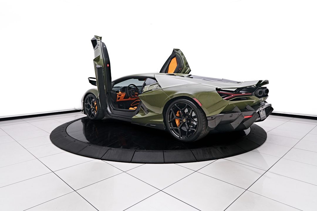 2024 Lamborghini Revuelto
