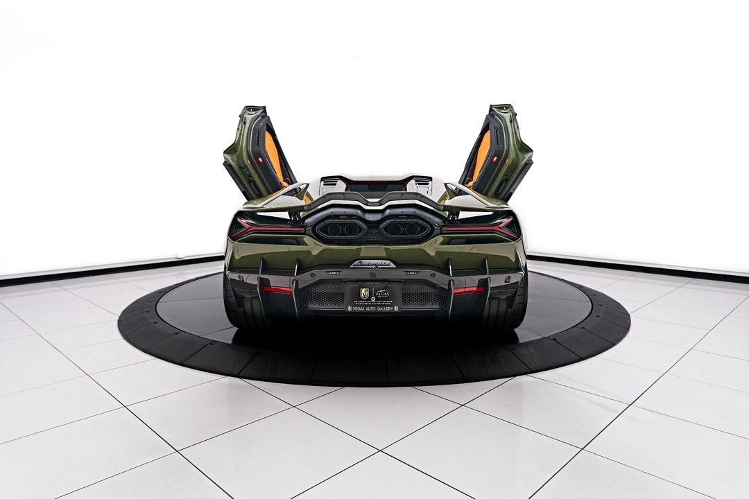 2024 Lamborghini Revuelto
