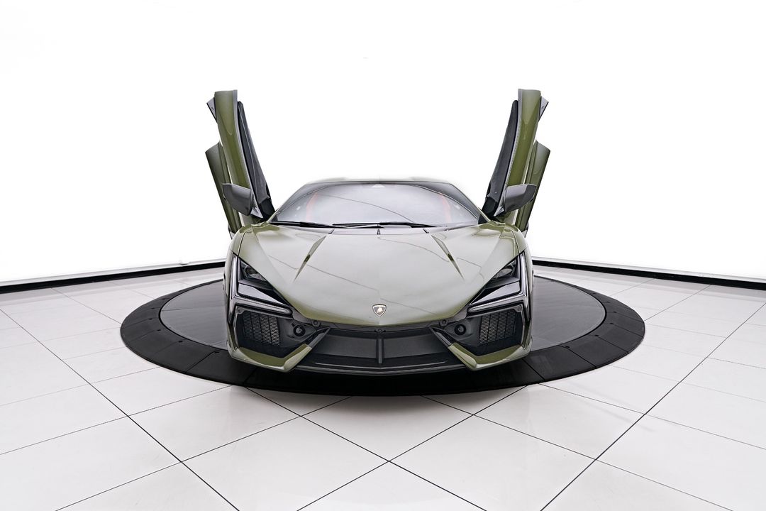 2024 Lamborghini Revuelto