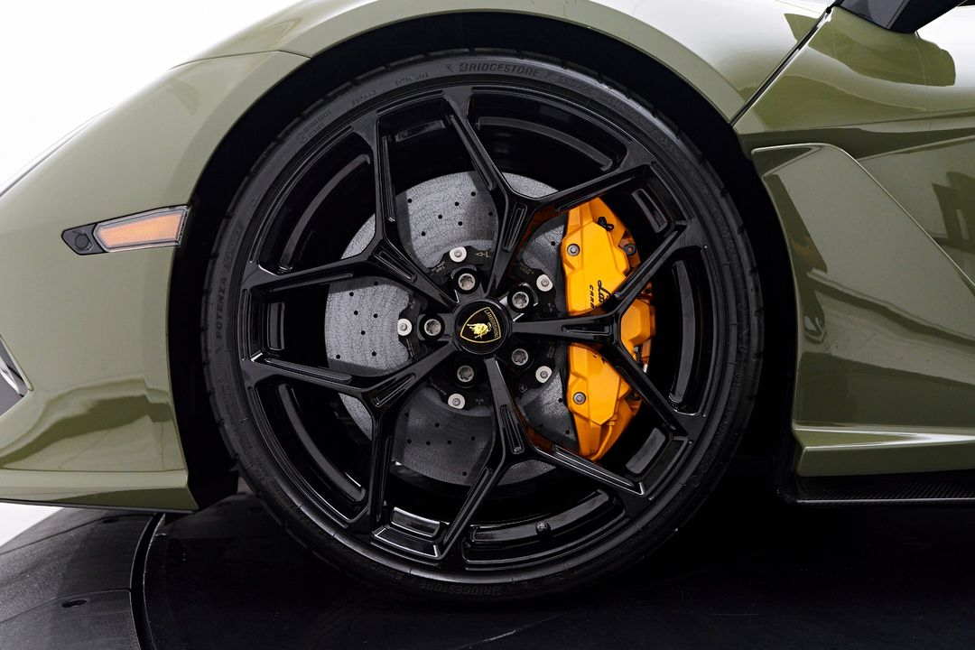 2024 Lamborghini Revuelto