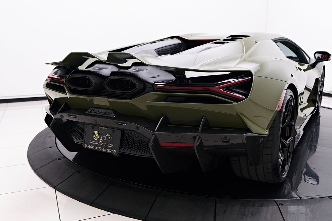 2024 Lamborghini Revuelto