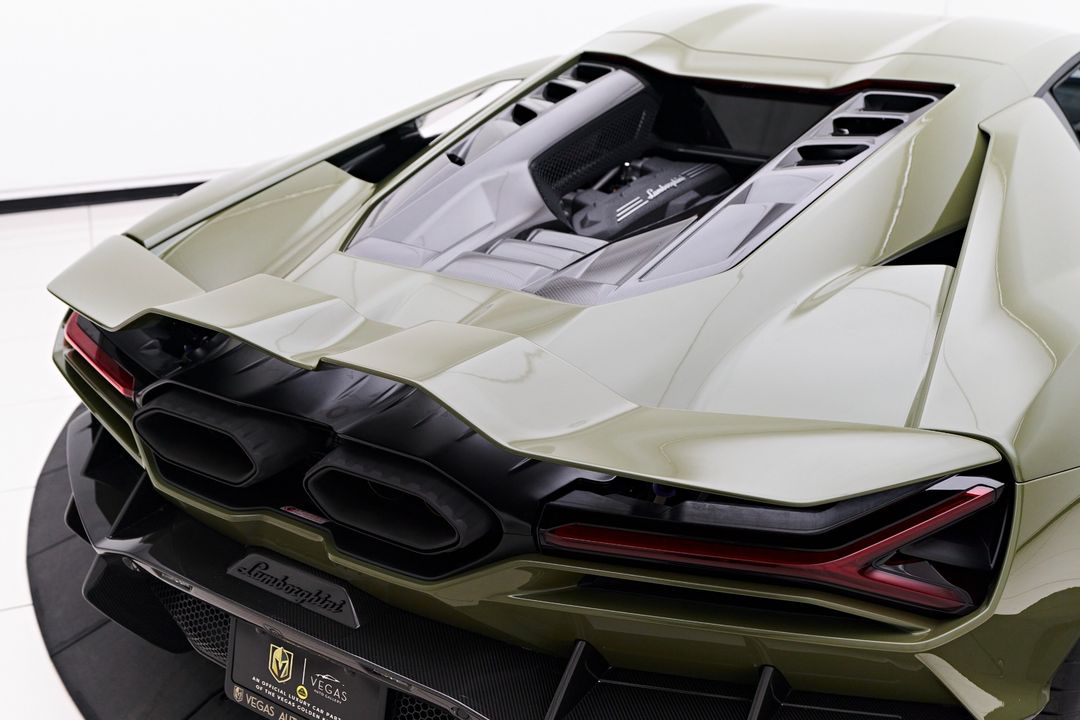 2024 Lamborghini Revuelto