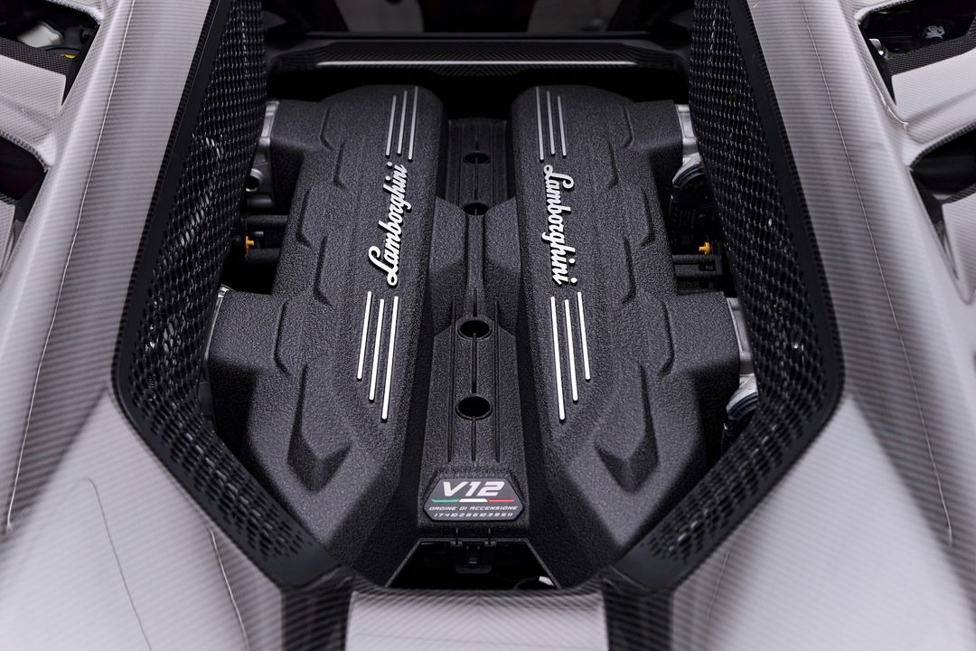 2024 Lamborghini Revuelto