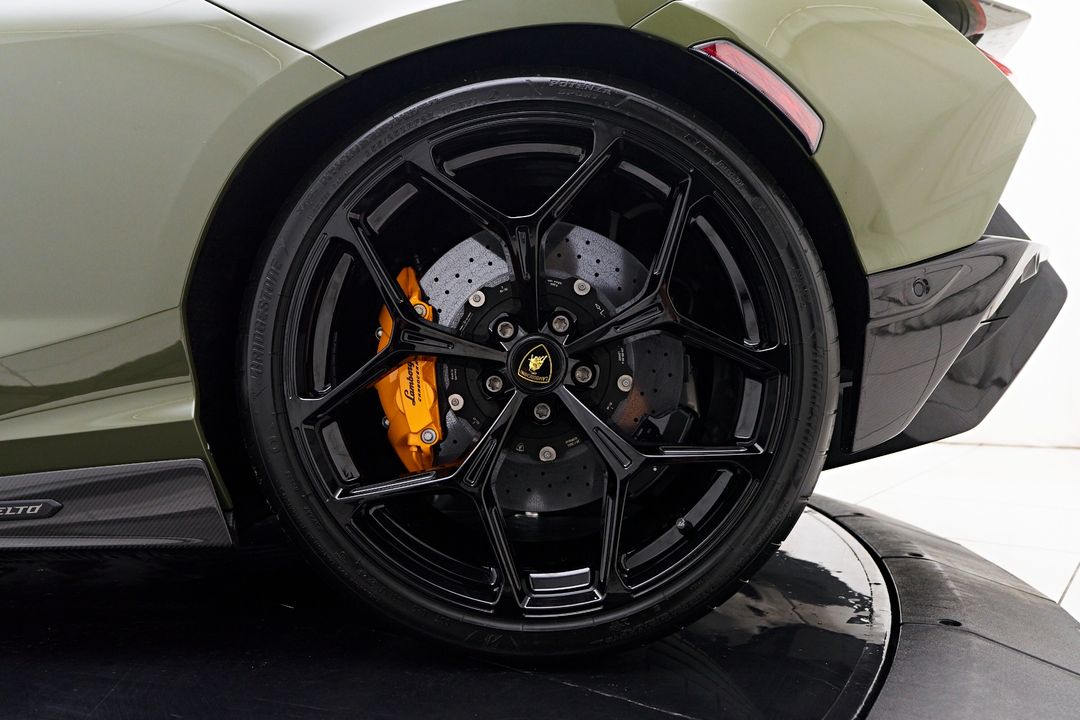 2024 Lamborghini Revuelto