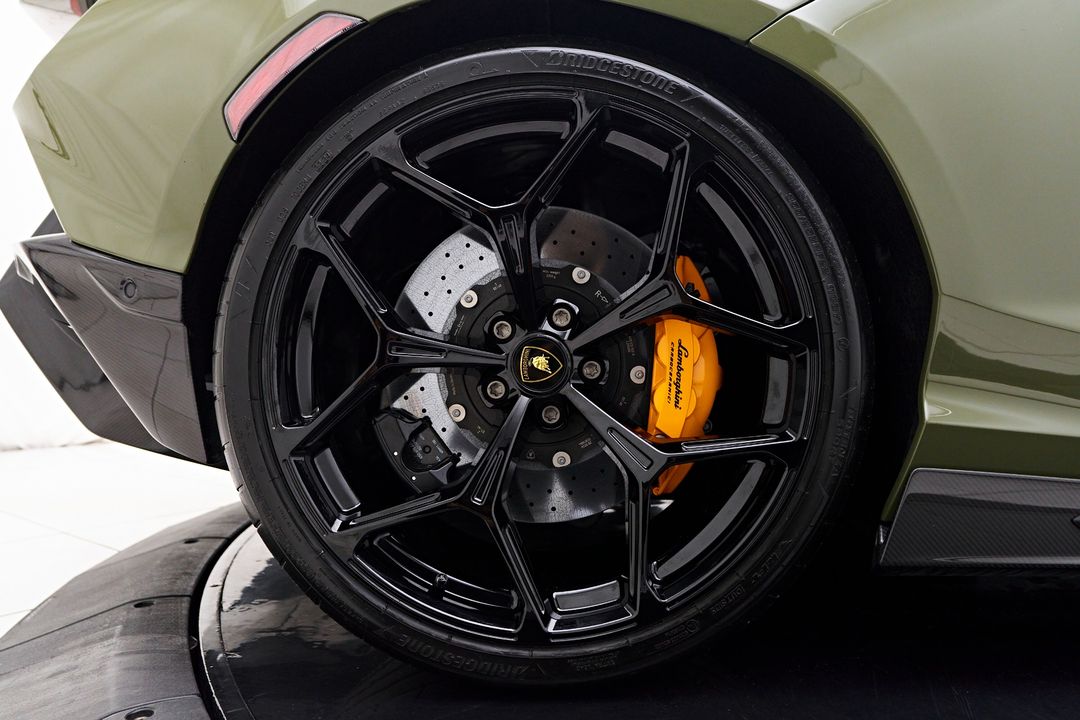 2024 Lamborghini Revuelto