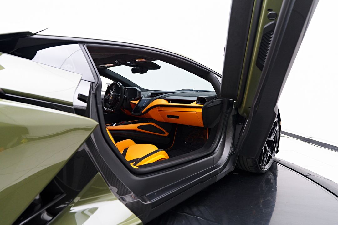 2024 Lamborghini Revuelto