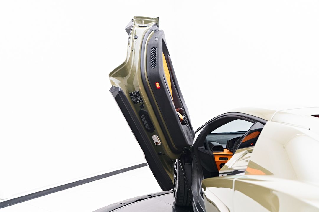 2024 Lamborghini Revuelto