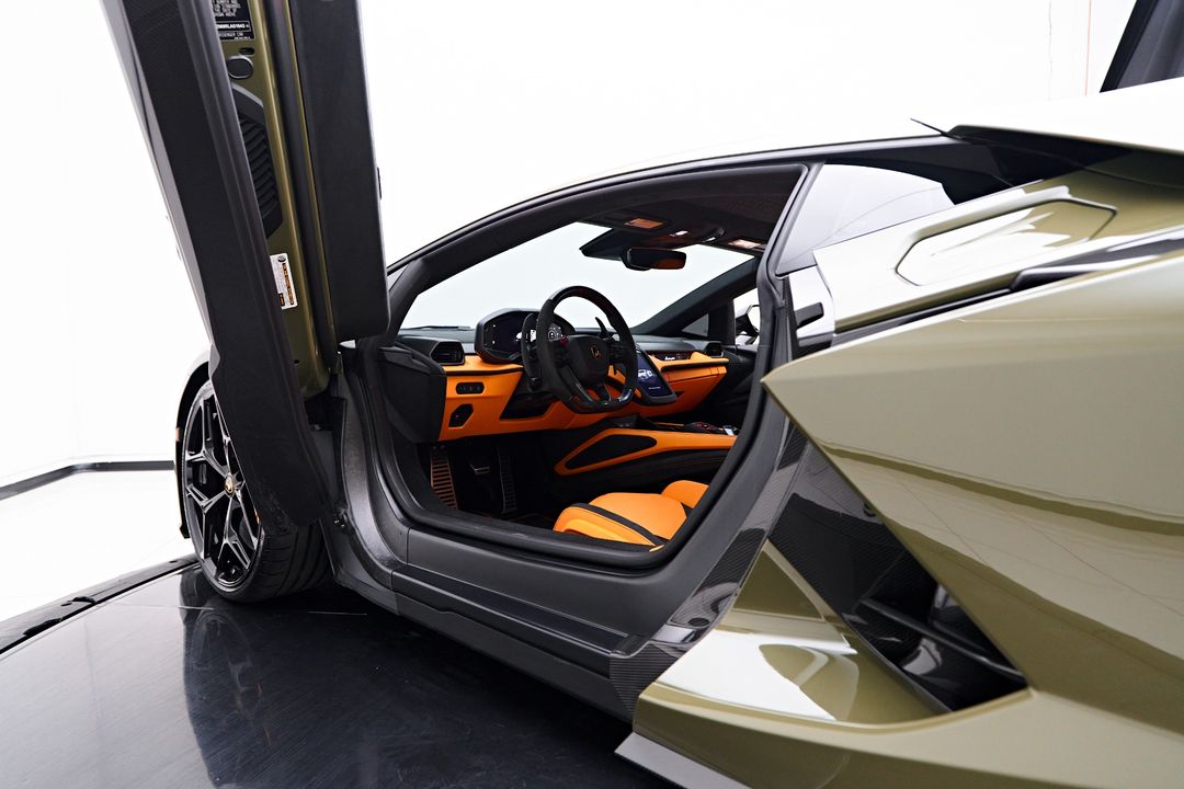 2024 Lamborghini Revuelto