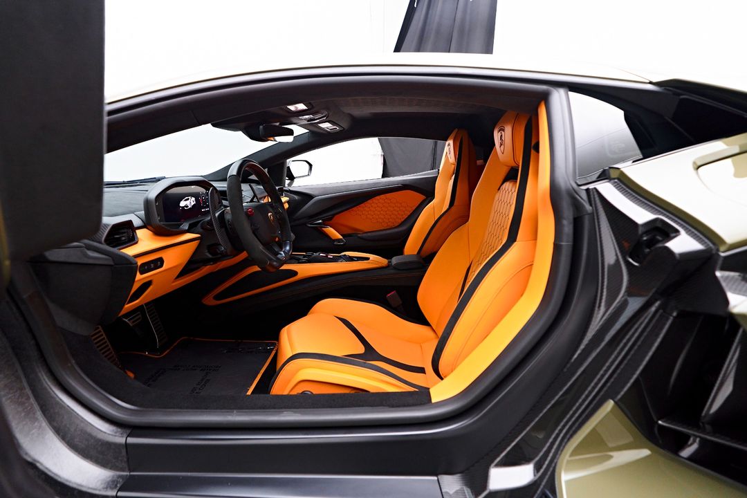 2024 Lamborghini Revuelto
