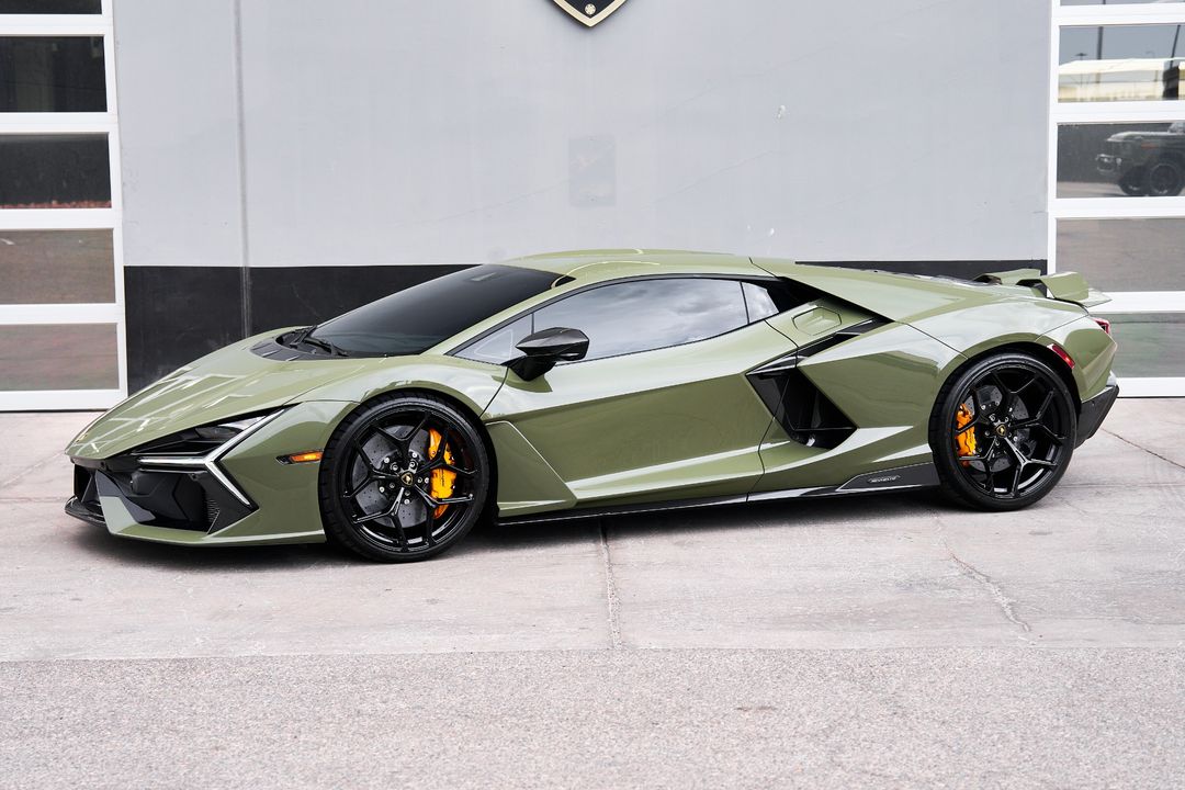 2024 Lamborghini Revuelto
