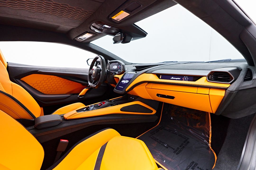 2024 Lamborghini Revuelto