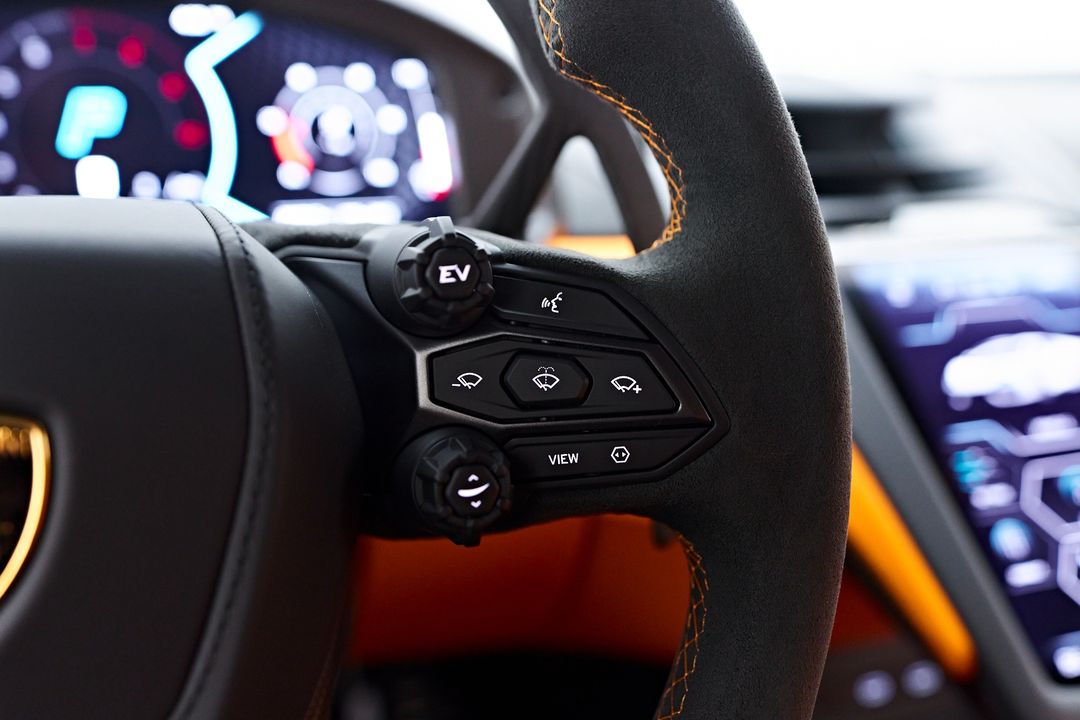 2024 Lamborghini Revuelto