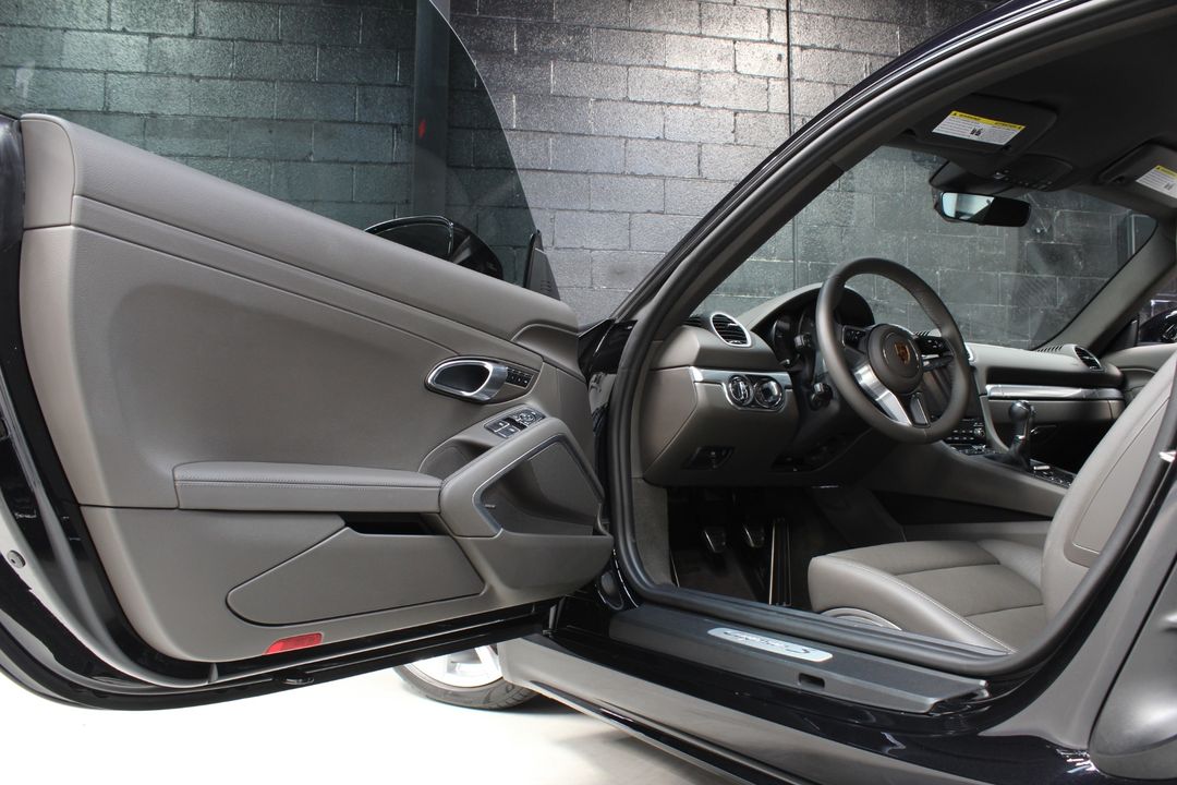 2022 Porsche 718 Cayman