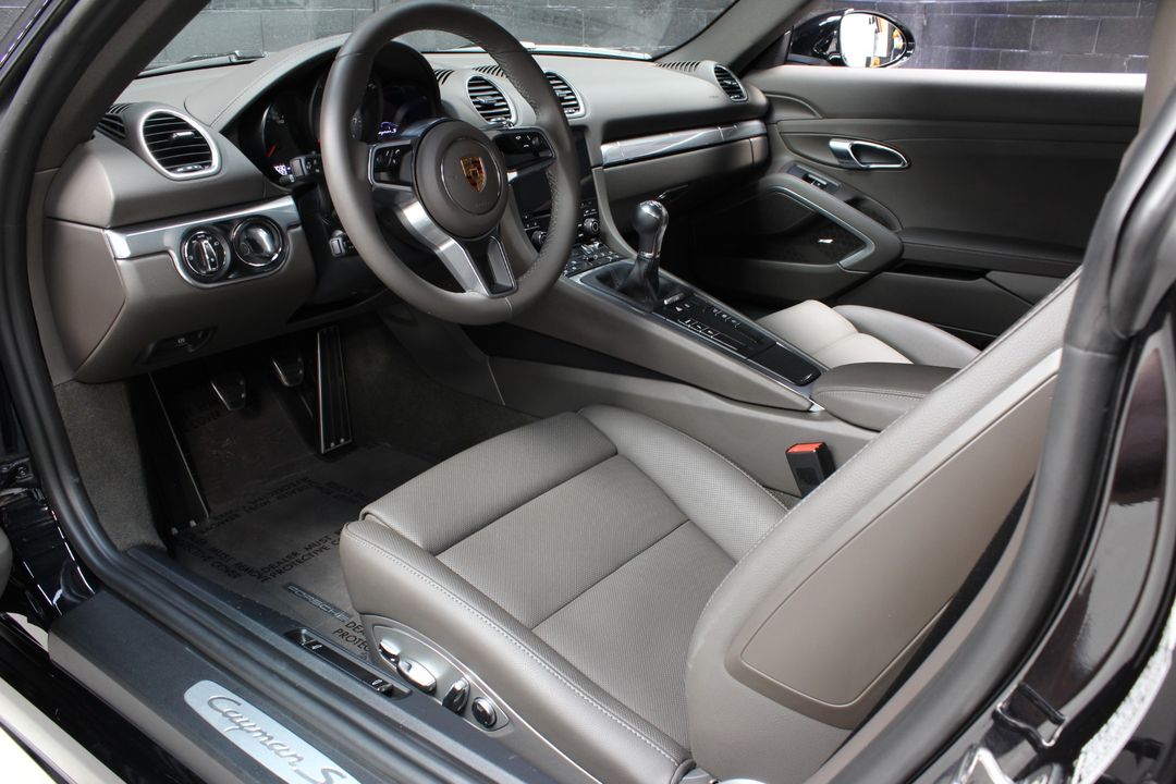 2022 Porsche 718 Cayman