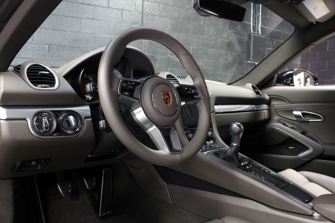 2022 Porsche 718 Cayman