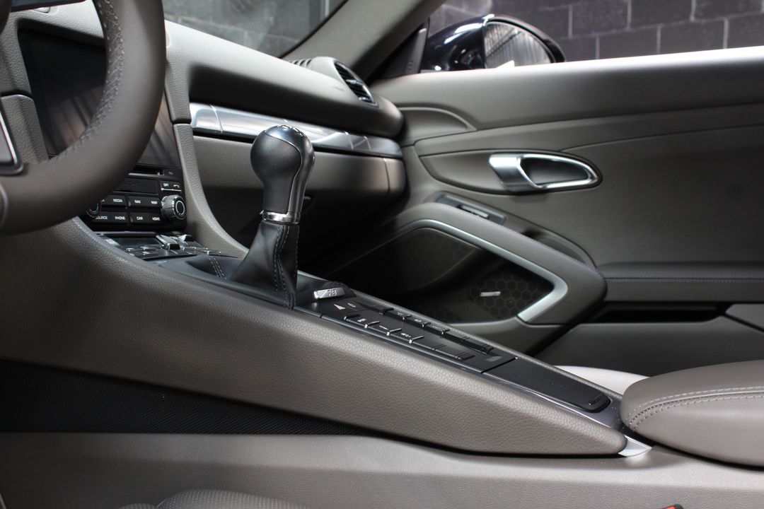 2022 Porsche 718 Cayman