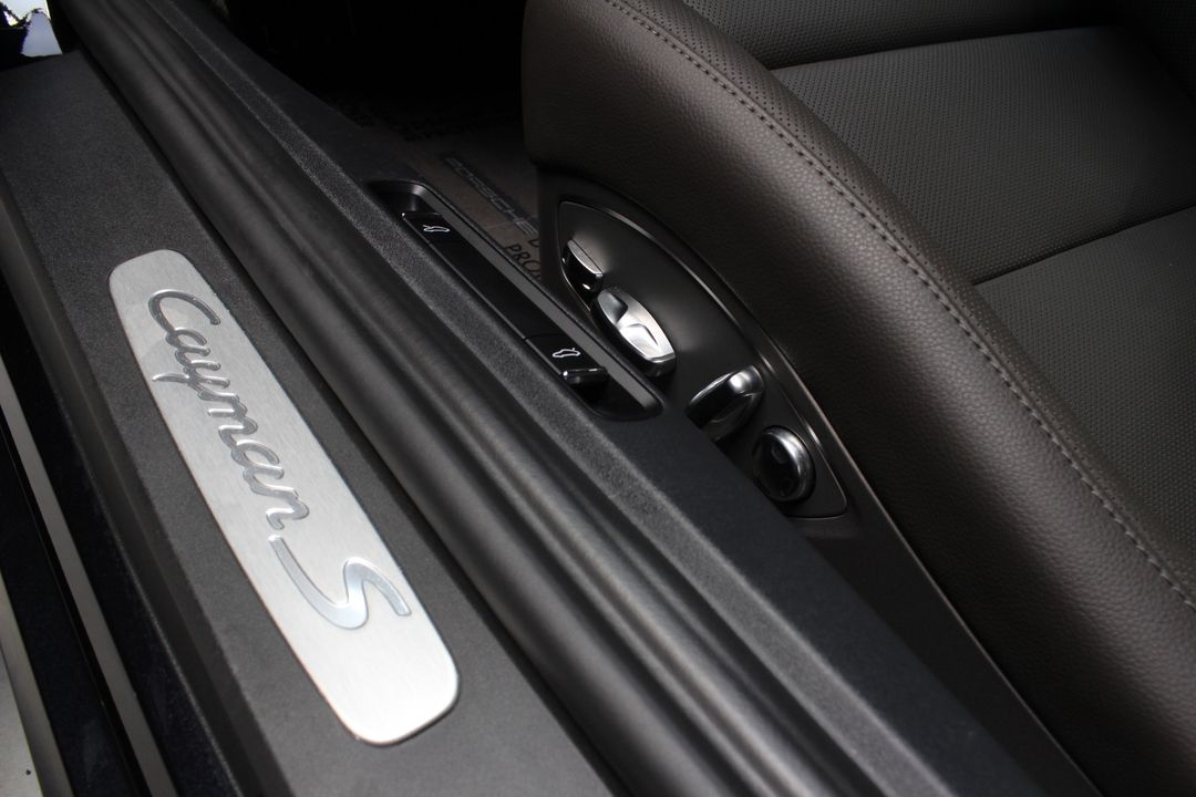 2022 Porsche 718 Cayman