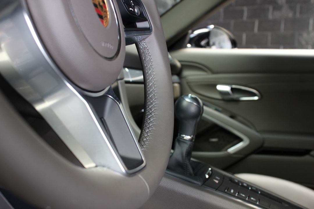 2022 Porsche 718 Cayman