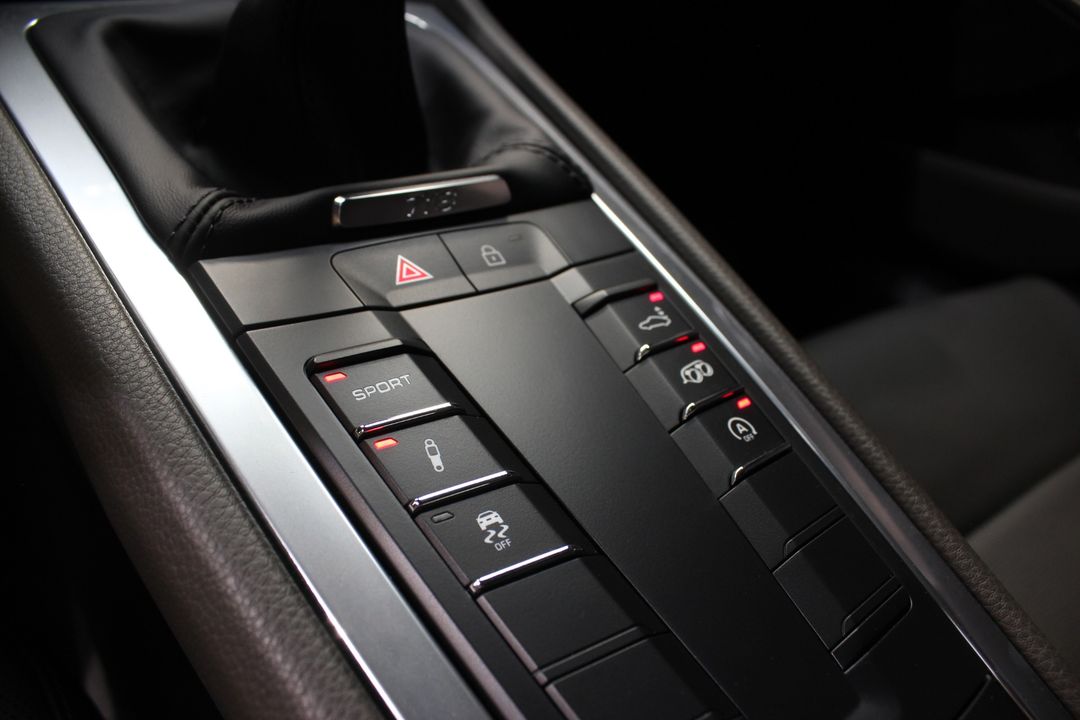 2022 Porsche 718 Cayman