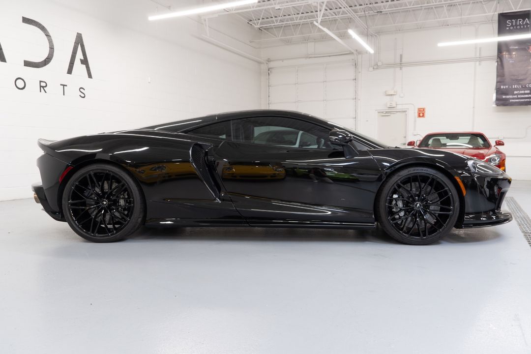 2022 McLaren GT