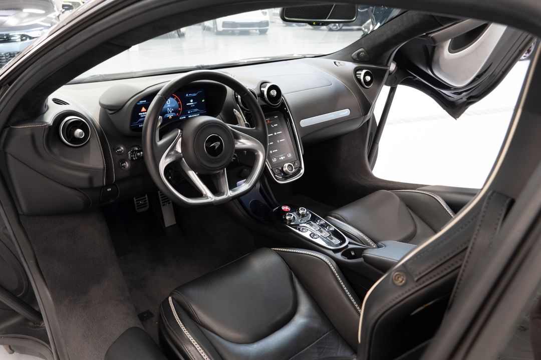 2022 McLaren GT