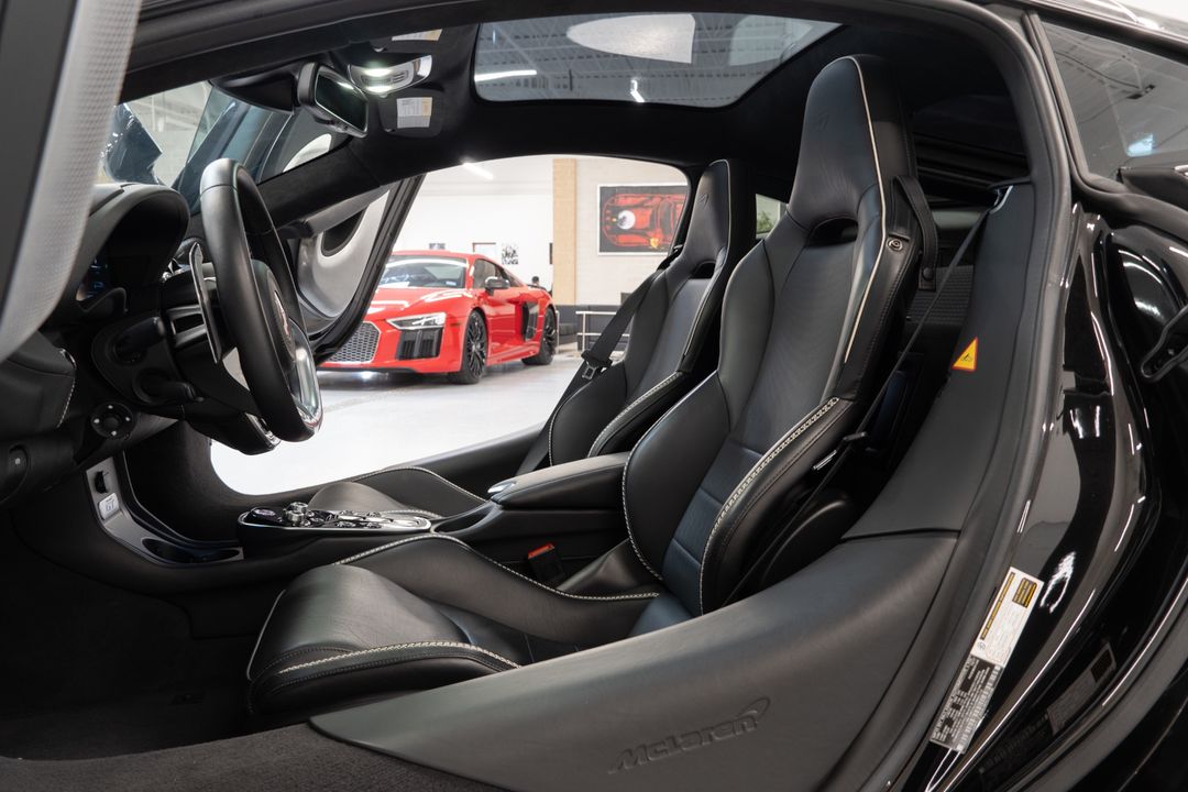 2022 McLaren GT