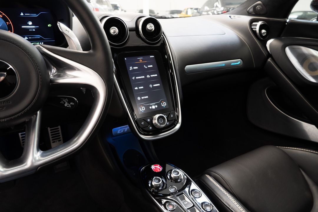 2022 McLaren GT