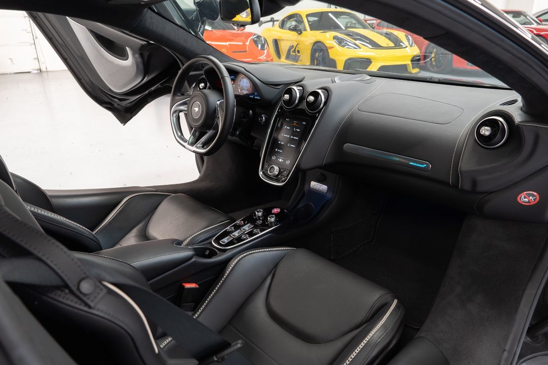 2022 McLaren GT