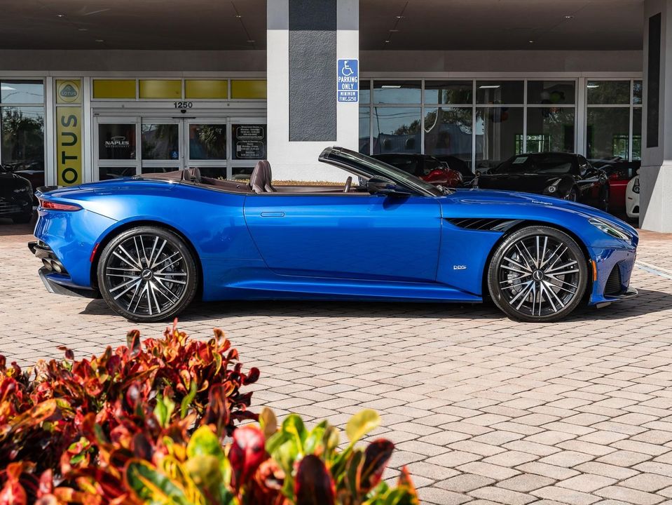 2020 Aston Martin DBS