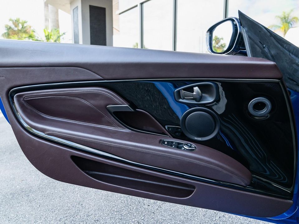 2020 Aston Martin DBS