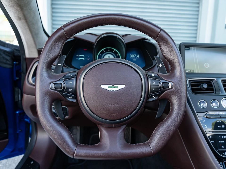 2020 Aston Martin DBS