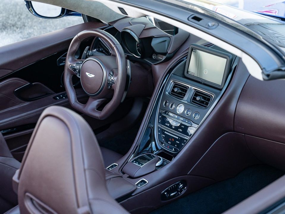 2020 Aston Martin DBS