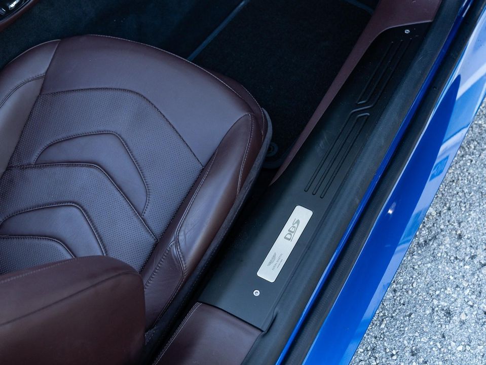 2020 Aston Martin DBS