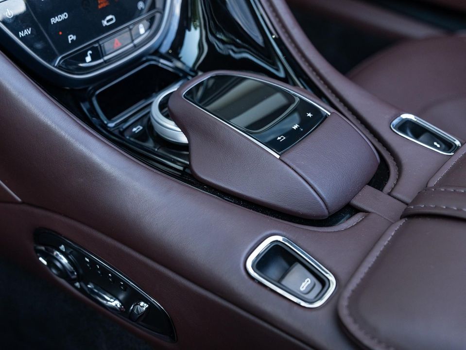 2020 Aston Martin DBS