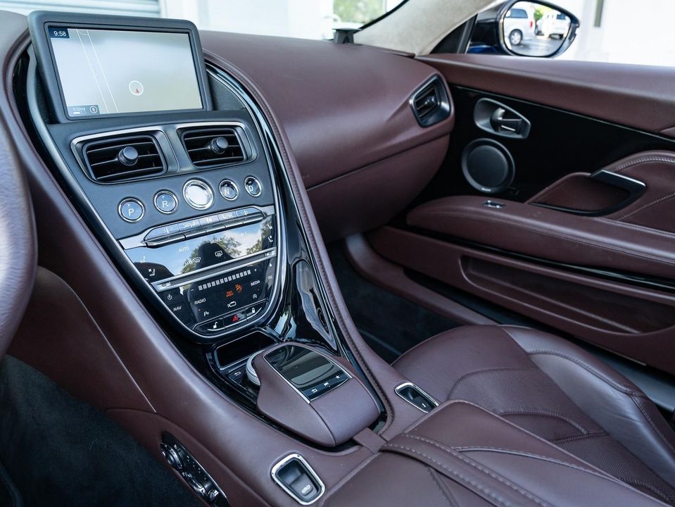 2020 Aston Martin DBS