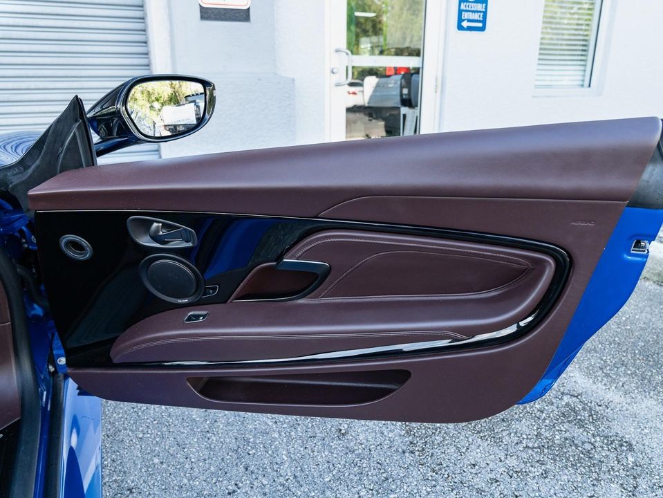 2020 Aston Martin DBS