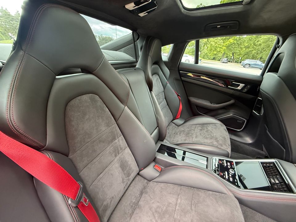 2022 Porsche Panamera