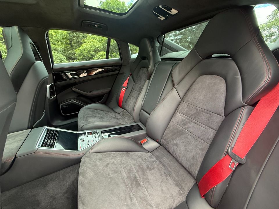 2022 Porsche Panamera