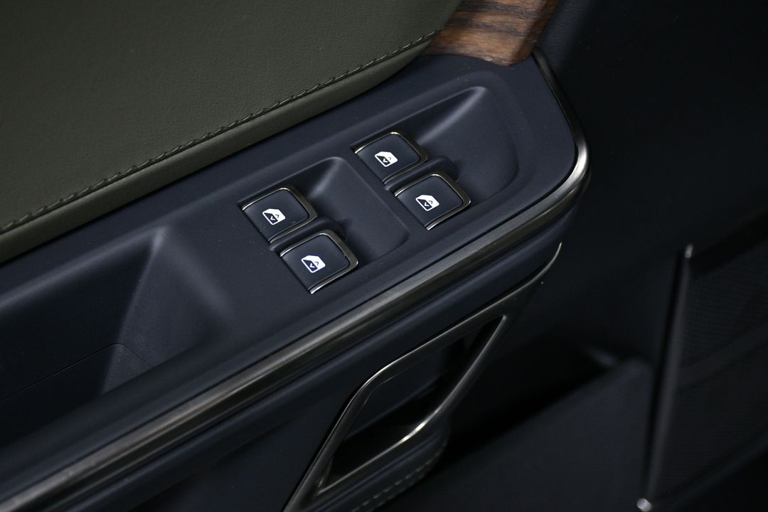 2023 Rivian R1S